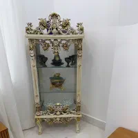 یک عدد صندلی ریلکسی و‌یک‌عدد‌بوفه