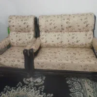 مبل همراه با میز و یک تخت خواب فلزی رایگان