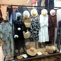 فروشنده خانم
