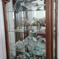 ویترین با چوب کار شده بسیار تمیز