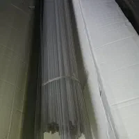 تعدادی شاخه و لوله شیشه ای نئون