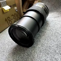 لنز وی ار ۱۸ ـ۳۰۰ درحد نو با جعبه