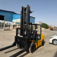 ۴/۵ متر ارتفاع درحد نو کوماتسو ۵تن لیفتراک