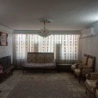 آپارتمان طبقه 2بالای همکف حاشیه خیابان 20متری