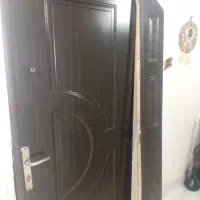 مبلمان 7 نفره و یک درب اپارتمانی