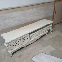 میز زیر تلویزیون