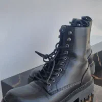 بوت مردانه|کیف، کفش، کمربند|رباط‌کریم, رباط‌کریم|دیوار