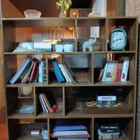 کتابخانه ۴ طبقه پایه‌دار