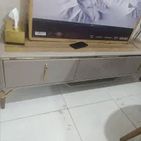 میز زیر تلویزیون