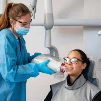 استخدام و جذب دستیار دندانپزشک