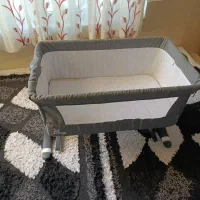 تخت کنار مادر