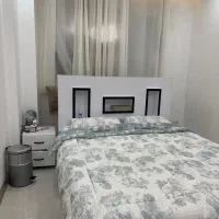 سرویس خواب دو نفره، خوشخواب و میز توالت|تخت و سرویس خواب|صدرا-فارس, فاز ۱|دیوار