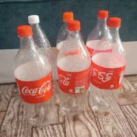 تعدادزیادبطری نوشابه|ظروف نگهدارنده، پلاستیکی، یک‌بارمصرف|هادی شهر, |دیوار