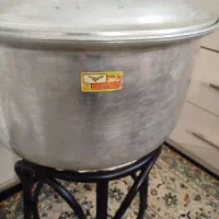 دوتا قابلمه یکیش نو یکی دیگه یک بار اب جوش اوردم