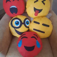 عروسک ایموجی