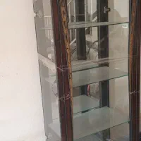 ویترین چهار طبقه و هالوژن و آینه دار.