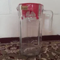پارچ آب . بشقاب