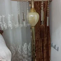 آباژور ایستاده