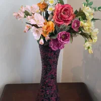 گلدان دست ساز با کاشی با گل هاش