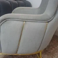 مبل راحتی و گل میز