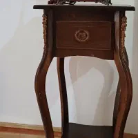 تلفن آنتیک بهمراه میز تلفن چوبی|تلفن رومیزی|فریدون‌کنار, |دیوار