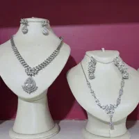 مانکن و استند طلا و بدلیجات سینی زیورآلات