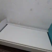 تخت‌نوجوان‌چوبی