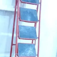 چهارپایه ایستاده