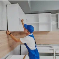 یک استادکار ماهر و یک کارگرساده ونیمه ماهر