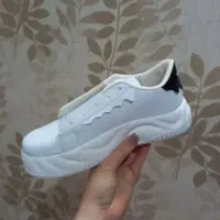 کفش و شلوار اسپرت