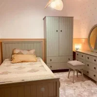 عنوان ساده برجسته تخت خواب