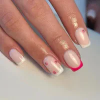 کاشت ناخن یلدایی تخفیف ویژه