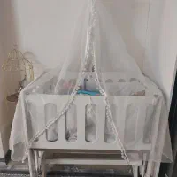 گهواره کنار تخت مادر