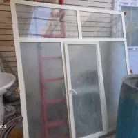 پنجره آهنی  ودرب چوبی