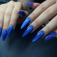 خدمات کاشت و طراحی ناخن