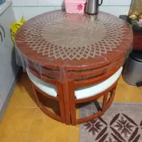 .میز غذا خوری گرد و کم جا.|میز و صندلی غذاخوری|زرند, |دیوار