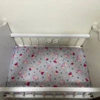 تخت کنار مادر