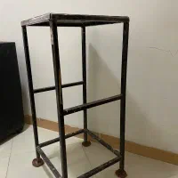 چهار پایه فلزی مستحکم ارتفاع ۹۰ سانت