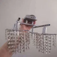 لوستر چهار شاخه، کاملا سالم، با دو لامپ سالم