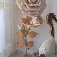 گل مصنوعی کنار سالنی