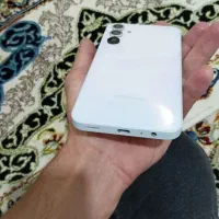 یک عدد گوشی سامسونگ