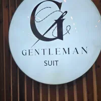 فروشنده کت و شلوار فروشی مردانه