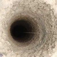 چاه کن مقنی کنده کاری وصل اگو چاله ستون بنایی