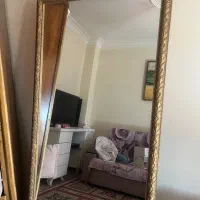 آیینه نو و شیک|آینه|تهران, فلسطین (میدان انقلاب)|دیوار