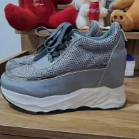 تعدادی کفش درحد نو