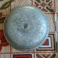 آبکش و تشت مسی قدیمی|کلکسیون اشیاء عتیقه|نجف‌آباد, سعدی|دیوار
