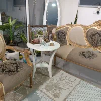 میز قهوه گرد تمام چوب سالم و تمیز درحد نو