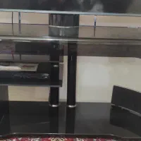 میز تلویزیون شیشه تمیز و شیک