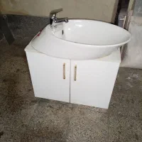 روشویی با شیرآلات و کابینت درحد نو