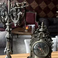 دو عدد شمعدان و ساعت آنتیک